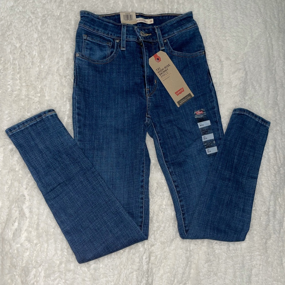 Levi’s High Rise Skinny Ankle